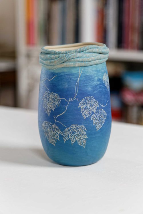 Vase aux feuilles bleues (moyen)